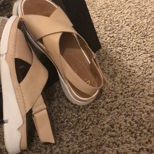 COMFORTABLE Clarks sandals! Amazing!